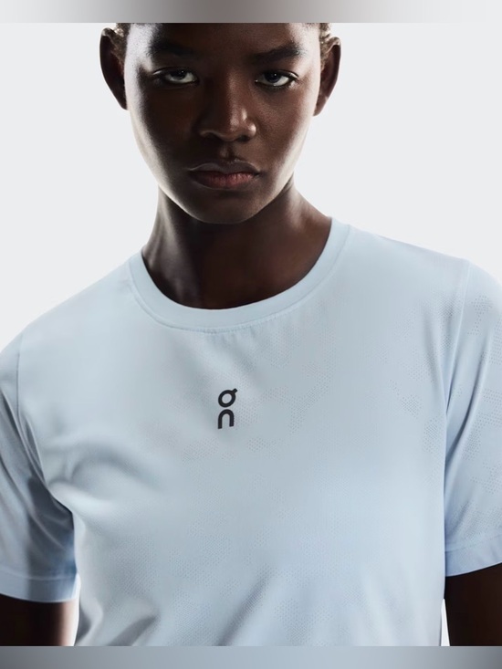 NWT [On] Running Trail-T Short-Sleeve T-Shirt in Arctic Powder Blue Women's M - Picture 4 of 13